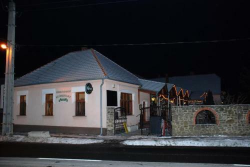 Hostal Borosty�nkert �tterem & Vend�gh�z