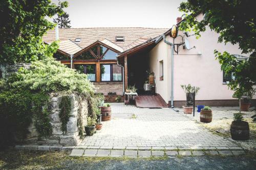 Hostal Borosty�nkert �tterem & Vend�gh�z
