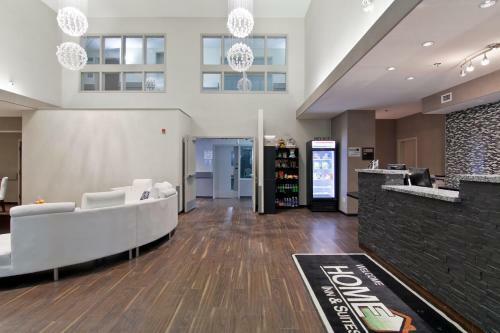 Hotel Home Inn & Suites