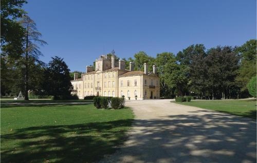 Holiday Home Mas De La Tour De Lubiere