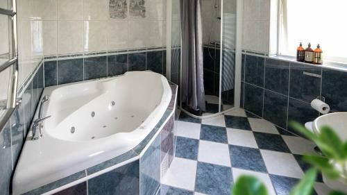 Treetop Spa Hangout & Hotel