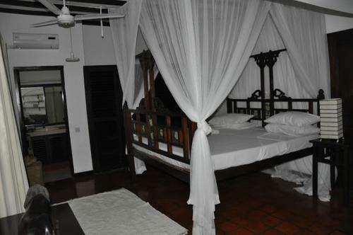 Bed & Breakfast Luna House Moyo Wa Dunia Ltd