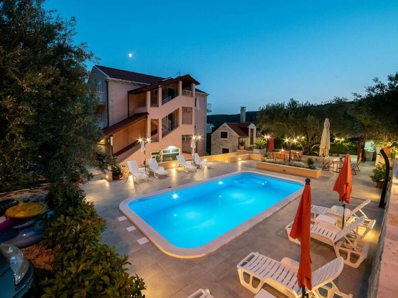 Apartments Njiric