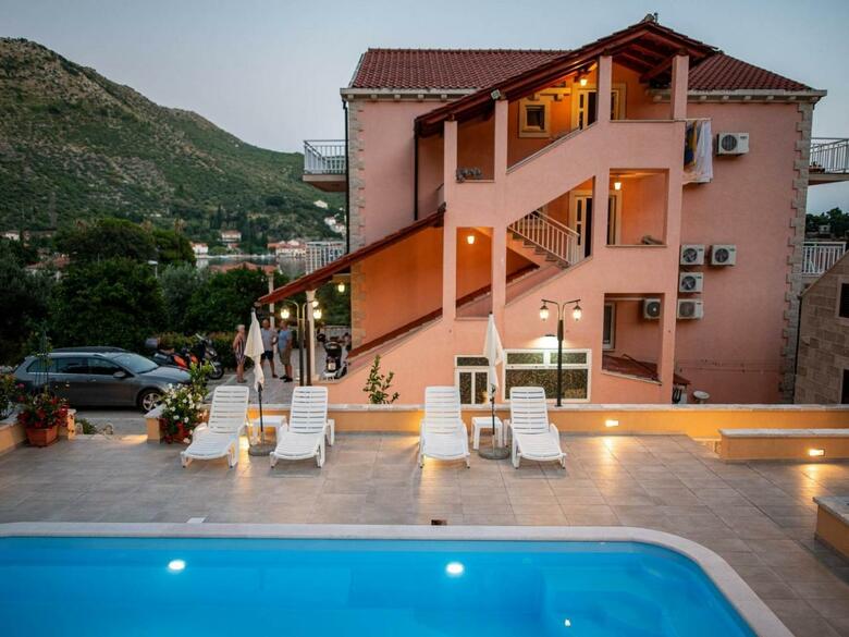 Apartments Njiric