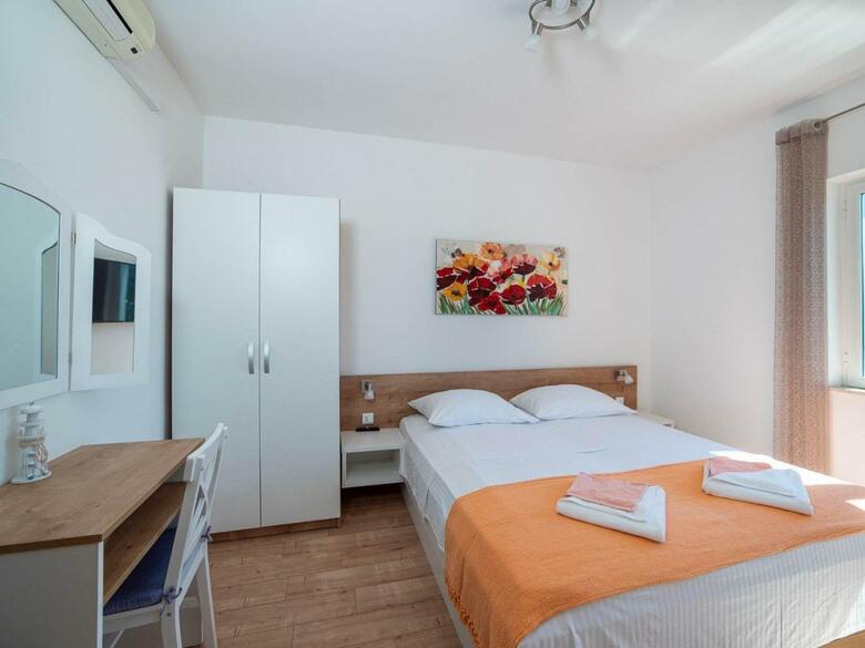 Apartments Njiric