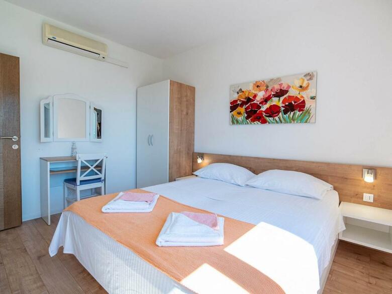 Apartments Njiric