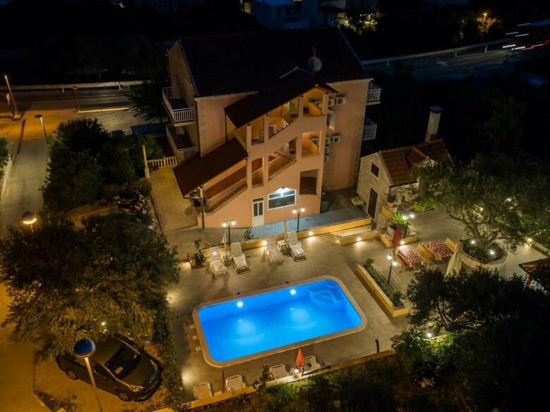 Apartments Njiric