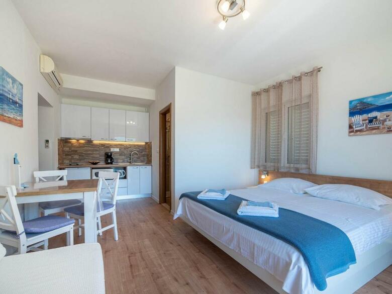 Apartments Njiric