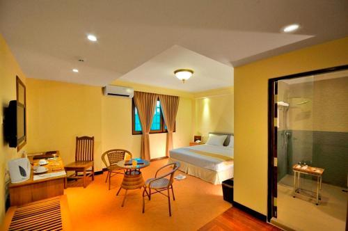 Royal Golden View Hotel