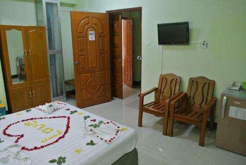 Daw Htay Hotel