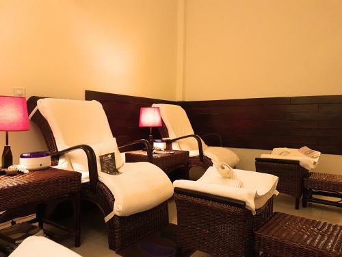 Hotel 63