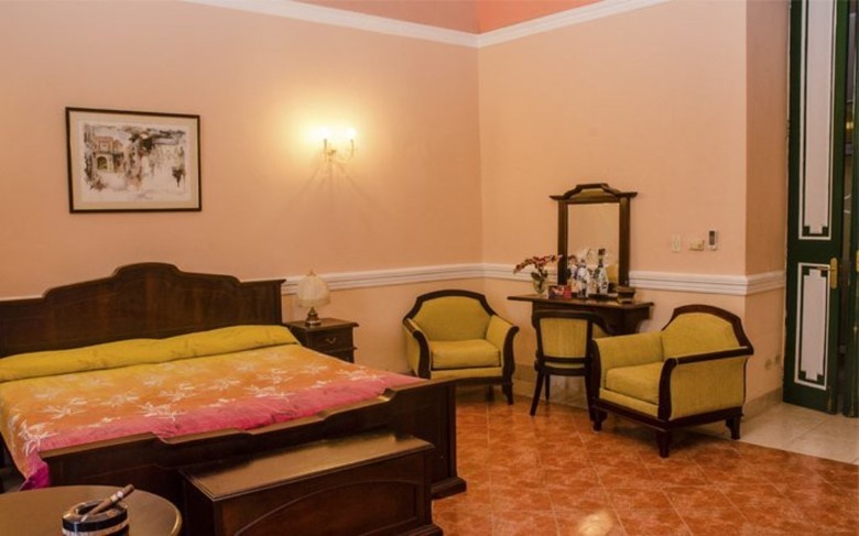 Hotel Conde De Villanueva