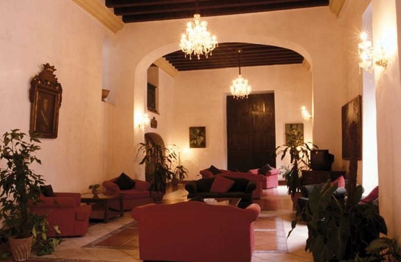 Hotel Conde De Villanueva