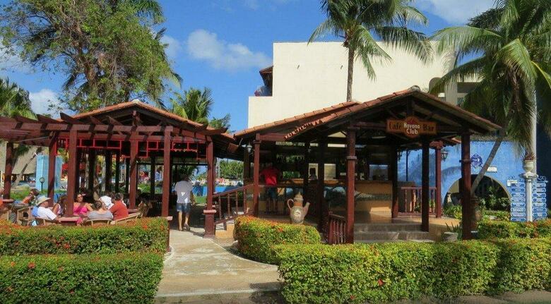 Hotel Cuatro Vientos/ Brisas Santa Lucia
