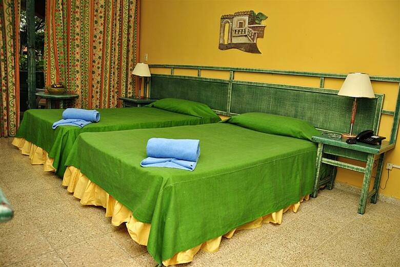 Hotel Cuatro Vientos/ Brisas Santa Lucia