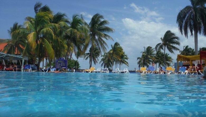 Hotel Cuatro Vientos/ Brisas Santa Lucia