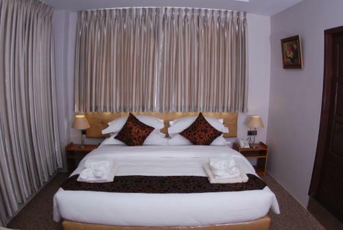 Holiday Hotel