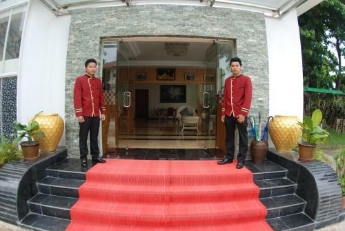 Holiday Hotel