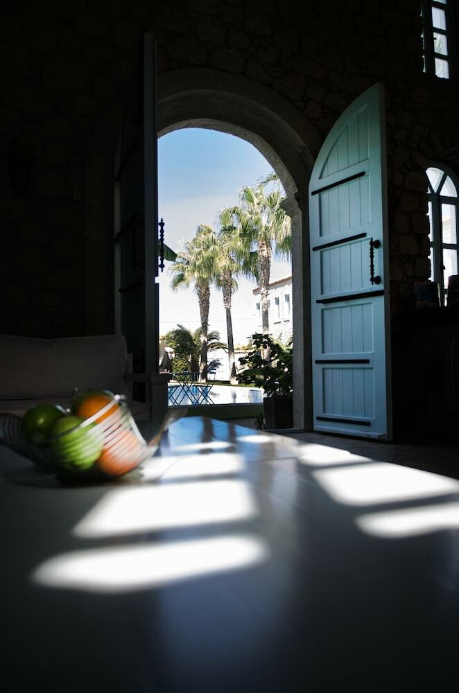 Manastir Alacati Hotel