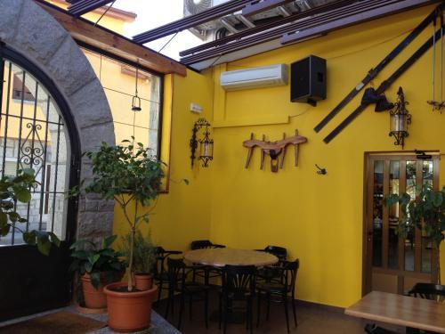 Hotel El Color�n
