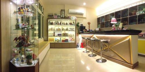 Doll House Lodge