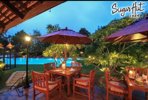 Hotel Sugar Hut Resort & Restaurant