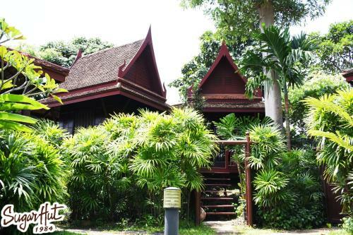 Hotel Sugar Hut Resort & Restaurant