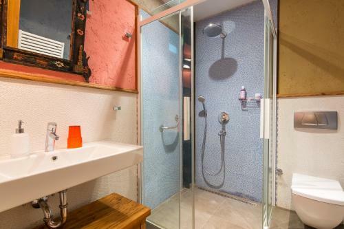 Hostal Sakin Ev Hotel