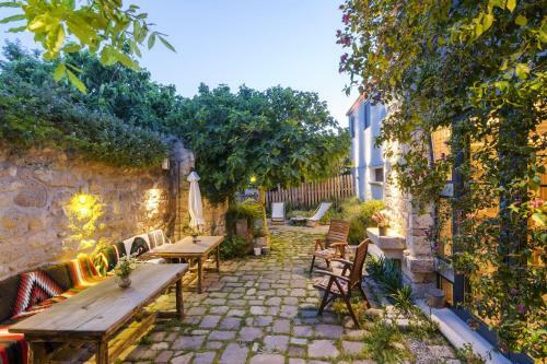 Hostal Sakin Ev Hotel