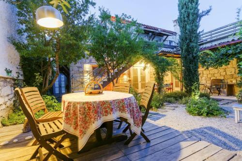 Hostal Sakin Ev Hotel