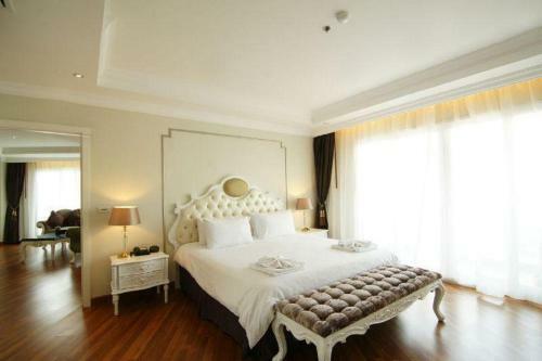 Hotel Miracle Suite