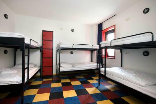 Bud Gett Hostels