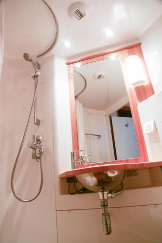 Bud Gett Hostels