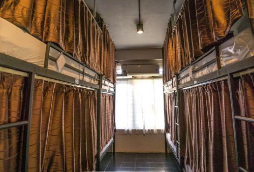 Bed & Breakfast Sleep In Hostel