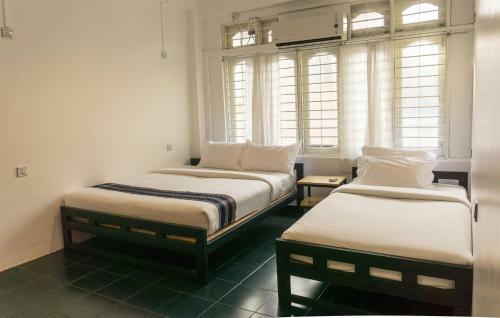 Bed & Breakfast Sleep In Hostel