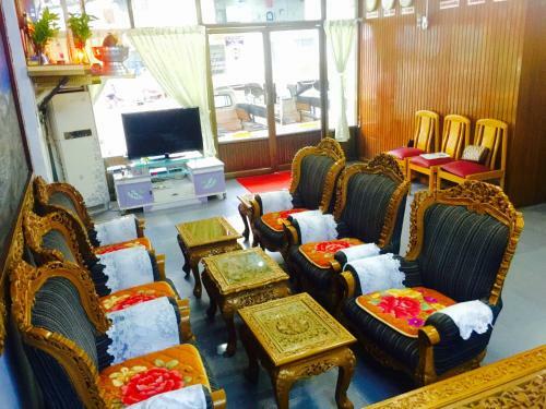 Everest Hotel