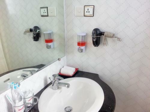 Grand Laurel Hotel
