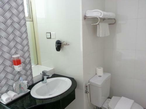 Grand Laurel Hotel