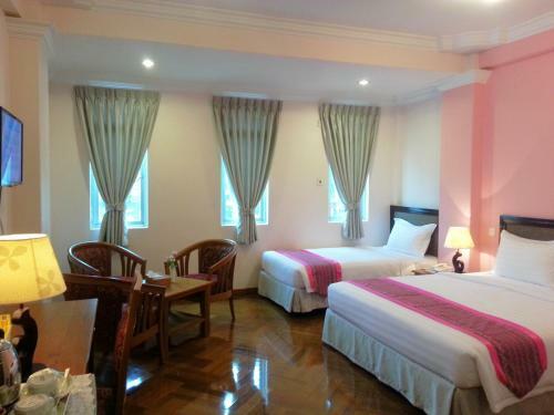 Grand Laurel Hotel