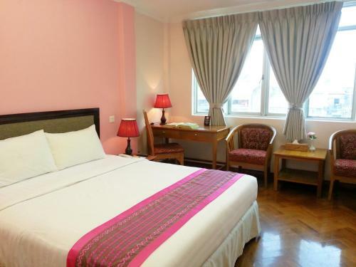 Grand Laurel Hotel