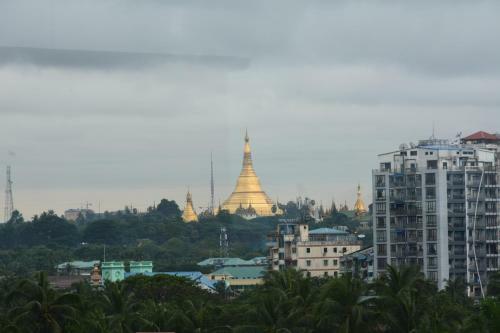 Grand Laurel Hotel