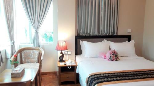 Grand Laurel Hotel