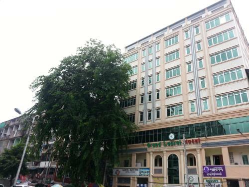 Grand Laurel Hotel