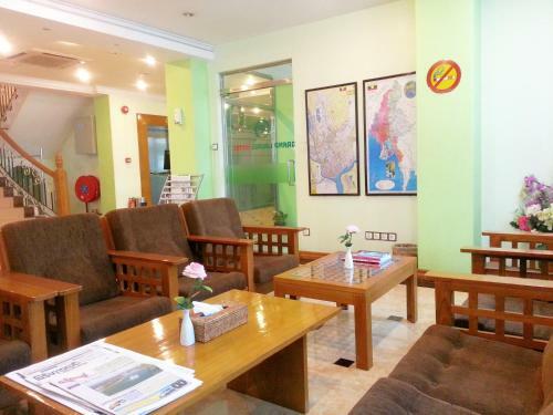 Grand Laurel Hotel