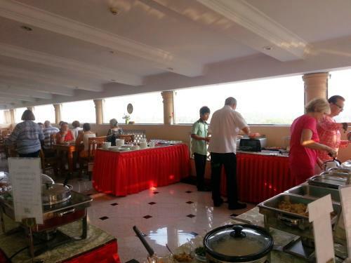 Grand Laurel Hotel