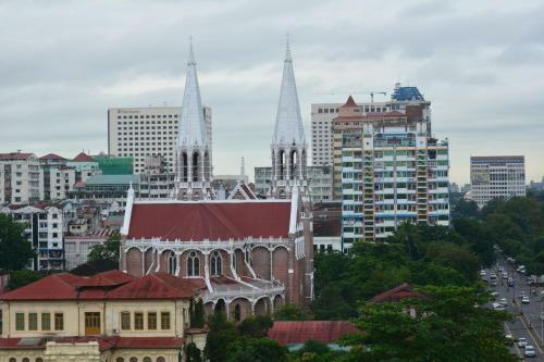 Grand Laurel Hotel