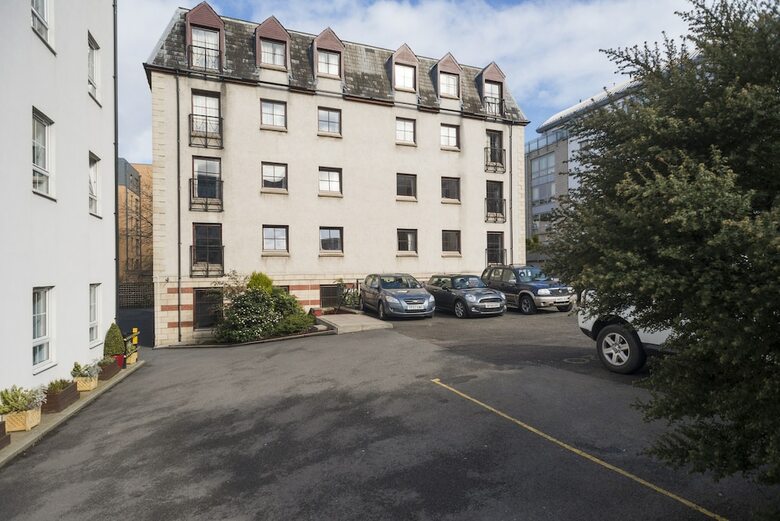 Fountain Court Aparthotel