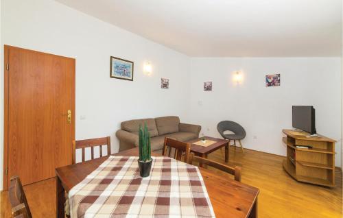 Apartment Hr-21217 Kastel Novi 56