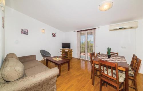 Apartment Hr-21217 Kastel Novi 56