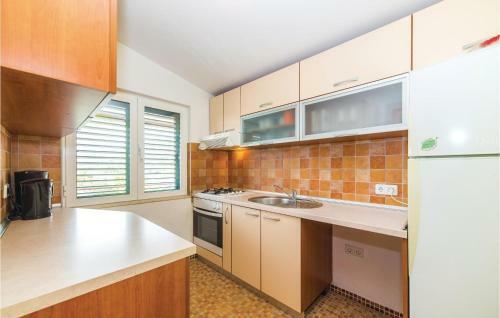 Apartment Hr-21217 Kastel Novi 56